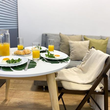 Студия В Стиле Loft В Центре Города 阿拉木图 外观 照片