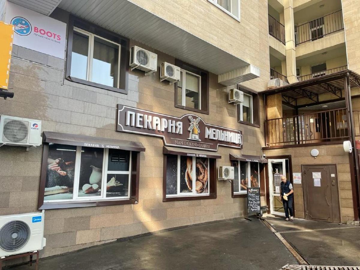 Студия В Стиле Loft В Центре Города 阿拉木图 外观 照片