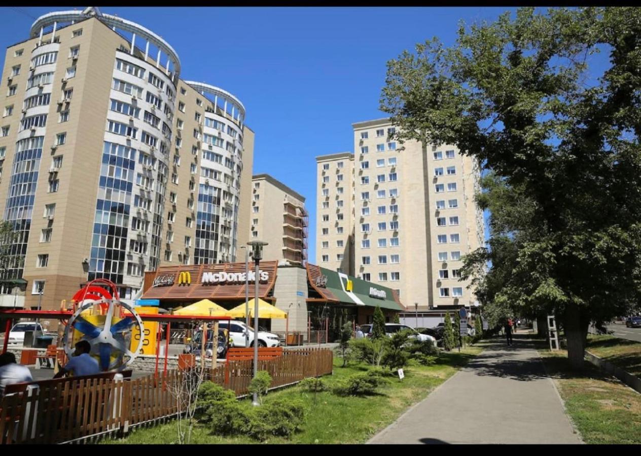 Студия В Стиле Loft В Центре Города 阿拉木图 外观 照片